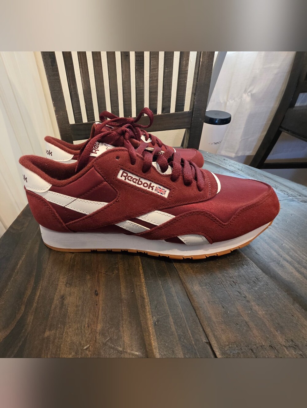 Reebok Kids Maroon and White Retro Runner Sneakers. Womens 8, Mens 10